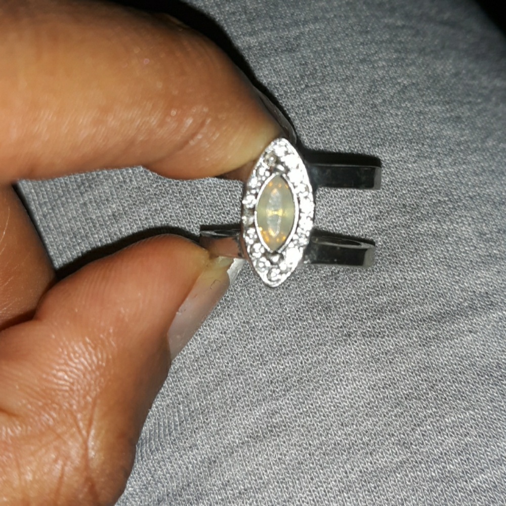 Silver ring - Picture 2 of 3